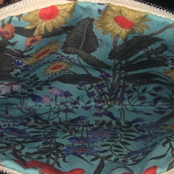 Gucci Shimmering Pink Beauty Pouch - Picture 2 of 3